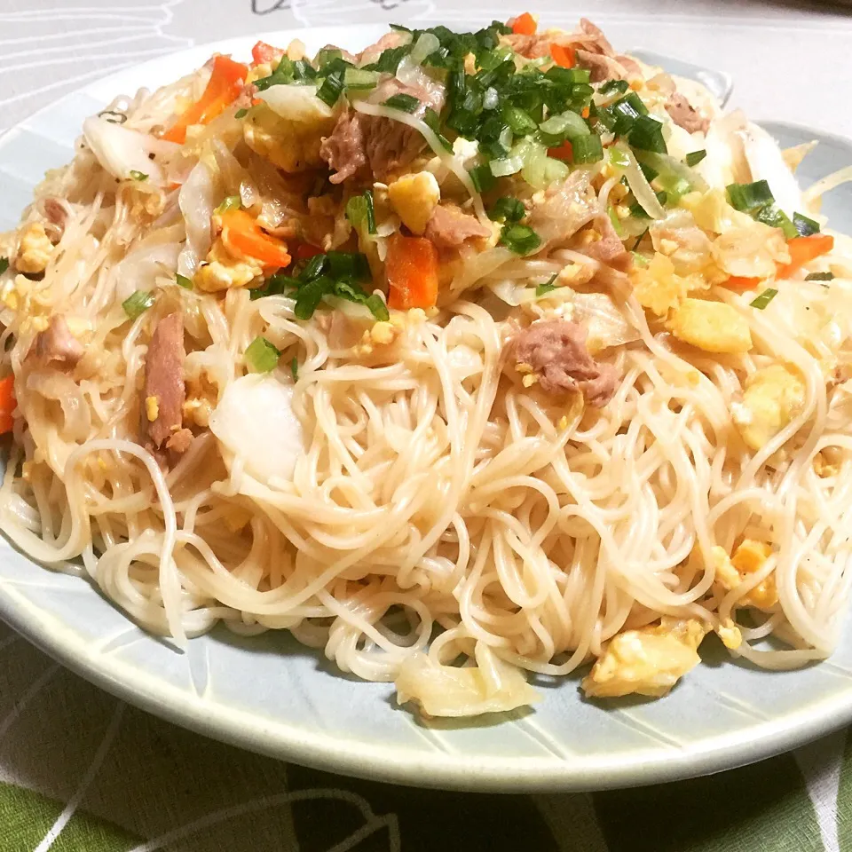 雨だし買い物行きたくない…
では、そうめんチャンプルー✨
美味しいから勘弁して😅|tabyさん