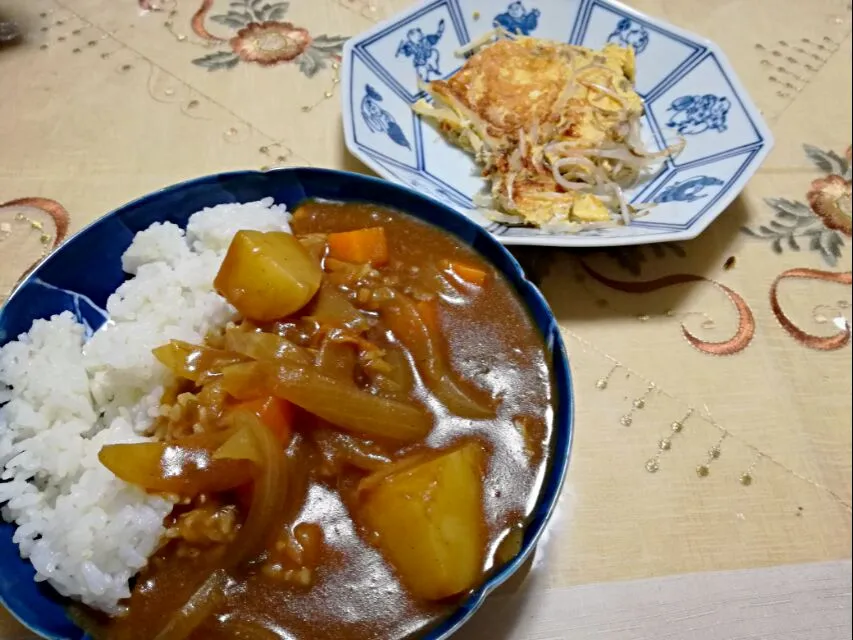 カレーライス🍛
もやしのオムレツ|korinoさん