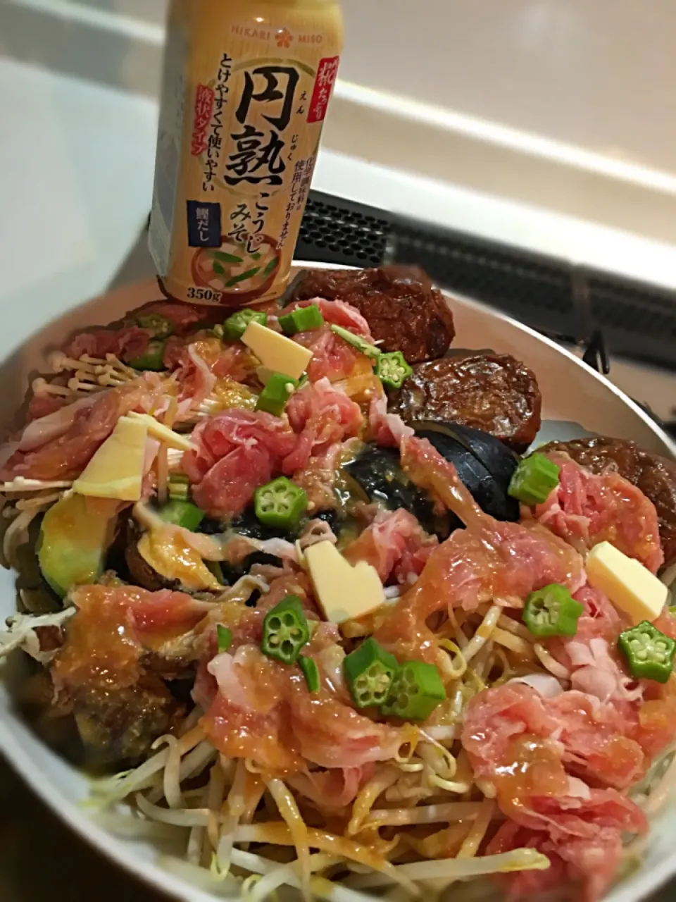 円熟麹みそ液状タイプを使って ★豚肉と野菜の味噌バター蒸し★|satoemiさん