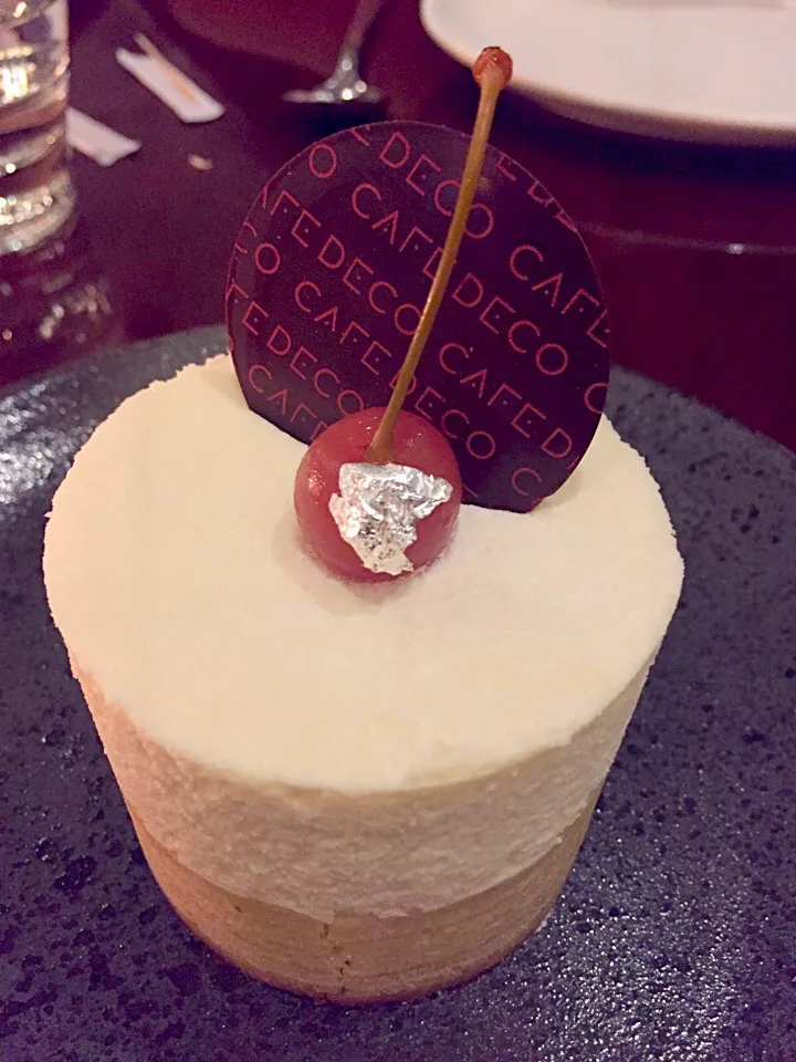 Snapdishの料理写真:No-bake cheesecake in baumkuchen ring|Sky Blueさん