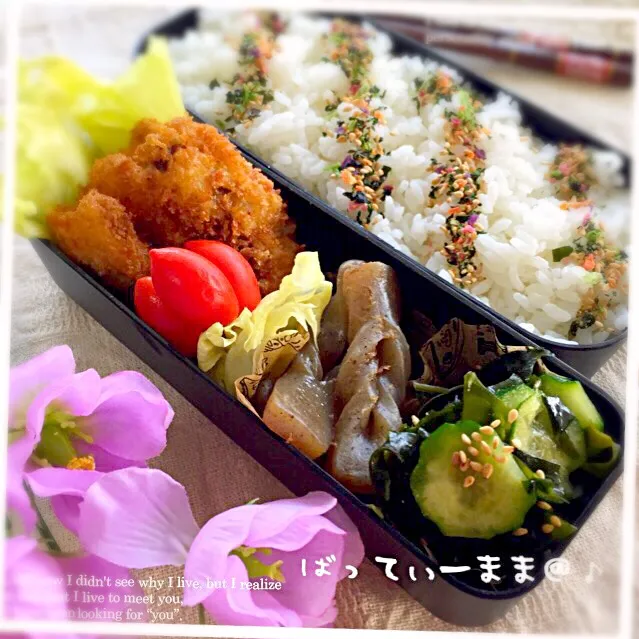 Snapdishの料理写真:チキンカツ弁当～きゅうりのわかめポン酢和えも入ってる♡ #ばってぃーまま＠♪の節約しても美味しいお弁当|ばってぃーまま＠♪さん