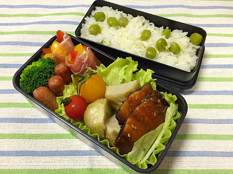 Snapdishの料理写真:豆御飯、サンマみりん干し焼き、里芋の煮物、パプリカの生ハム巻、チビウィンナー|jackybeanさん