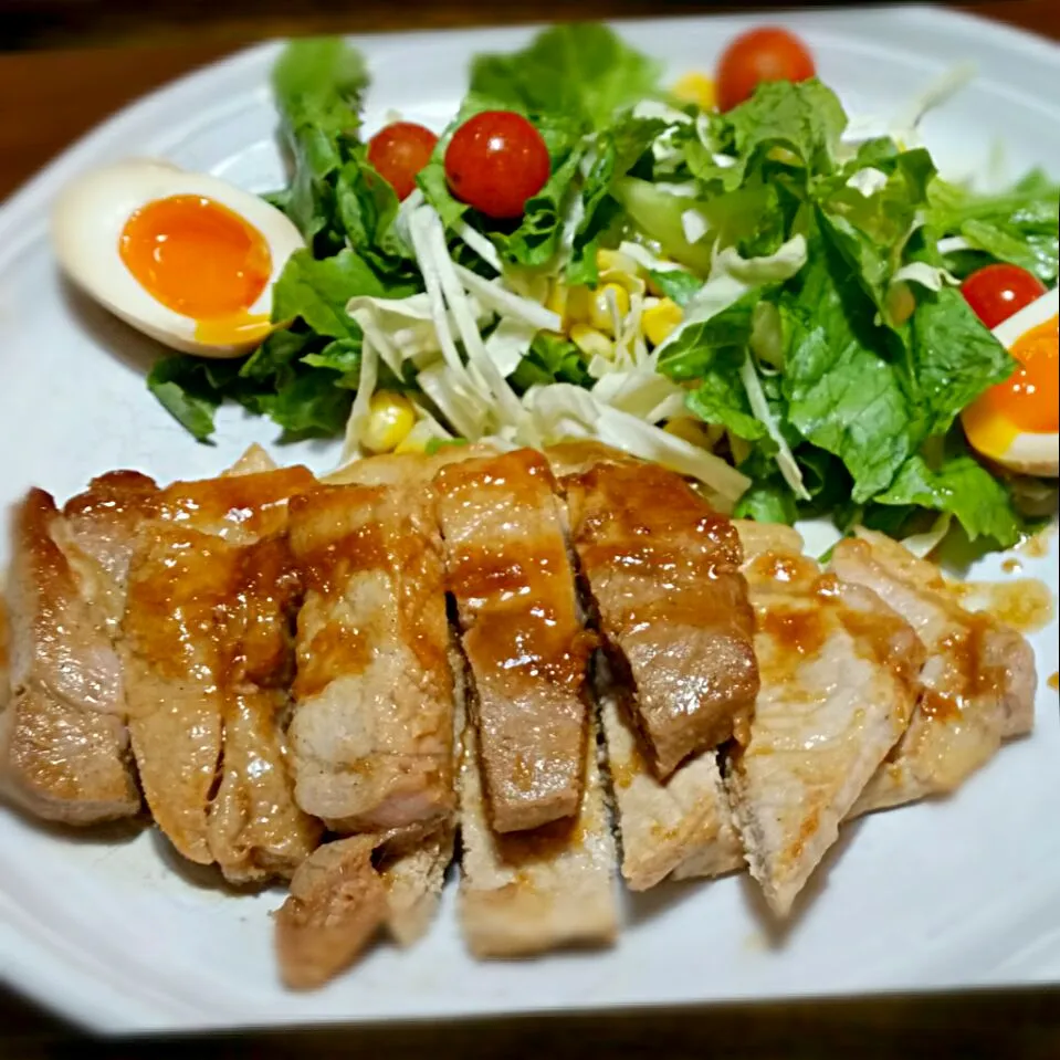 Snapdishの料理写真:まるまちゃんの豚ロースのスタミナ焼きを鱈腹喰う、永遠の25👮|りえぞ～さん