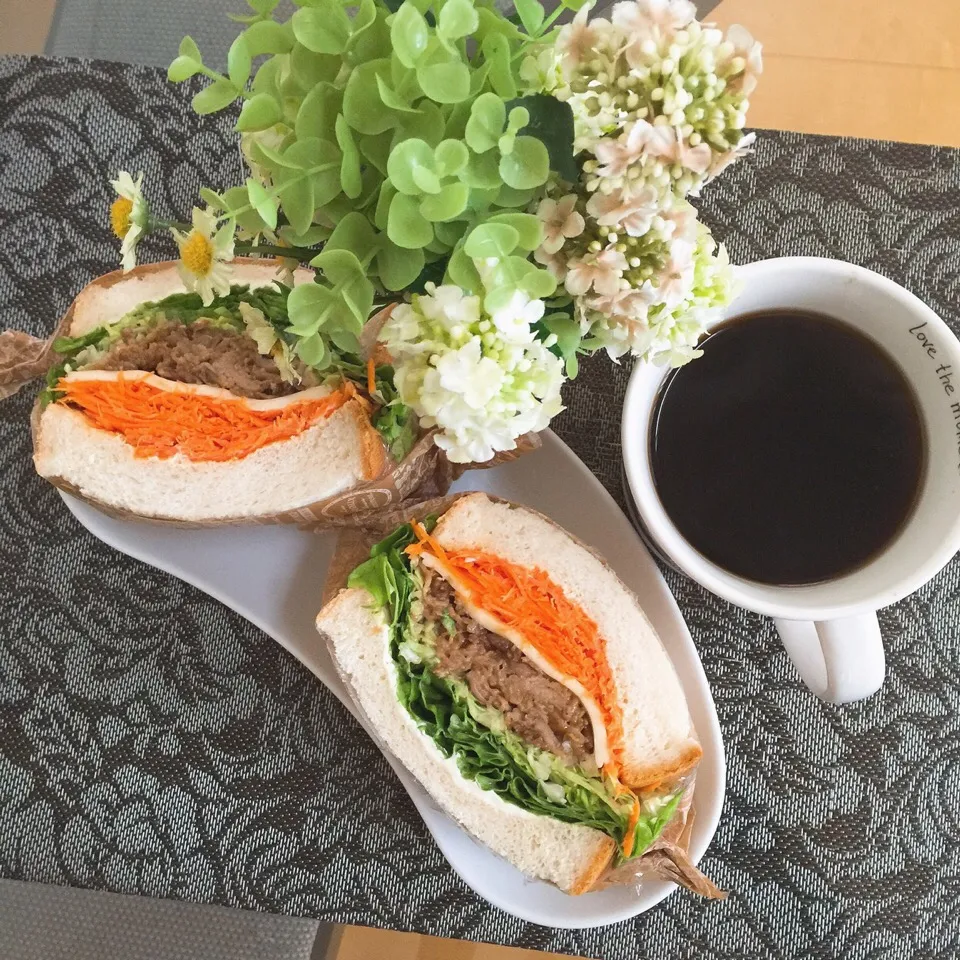 9/23❤︎豚肉の照り焼き&スライスチーズ❤︎野菜たっぷりamoサンド|Makinsさん