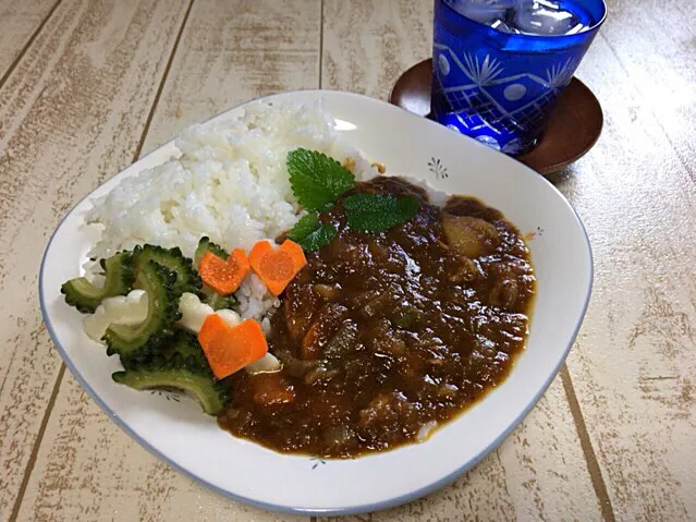 今日の男飯(⌒-⌒; )たっぷり煮込みカレーを解凍with愛が溢れるピクルス♫|ひーちゃんさん