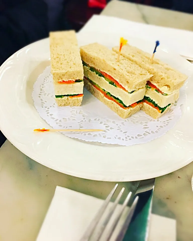 Snapdishの料理写真:Smoked salmon sandwich|kazuko Tsujiさん