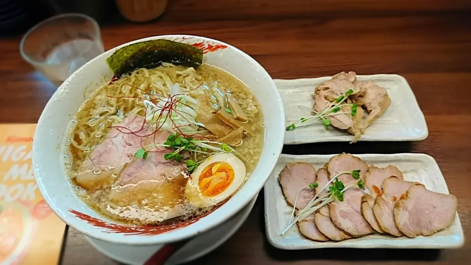 麺やようか 煮干し中華 豚鶏チャーシュートッピング|ミナミ ヒロヤさん