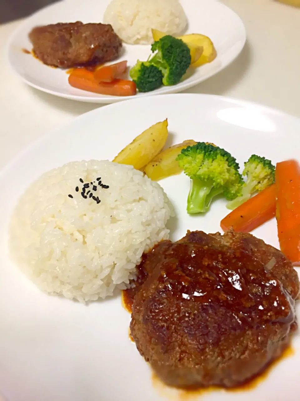 息子くんたちの晩御飯❤️ナイフとフォークの練習中〜🍴👏|hst117さん