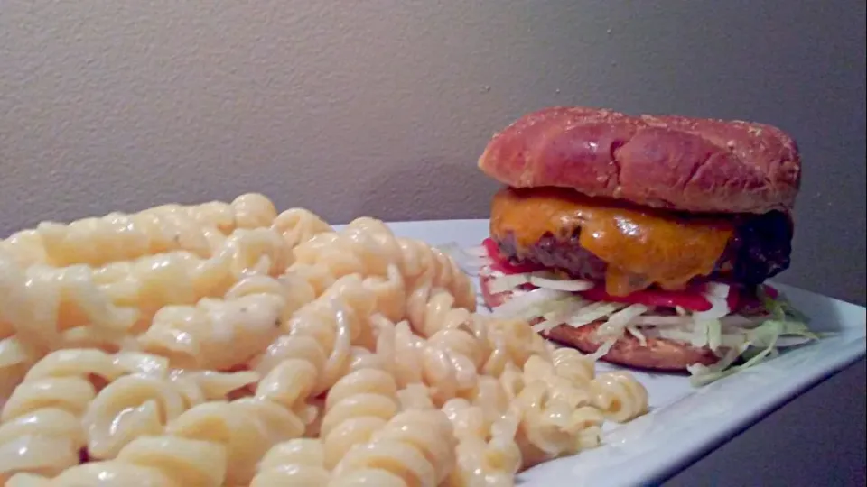 Cheddar Burger with Garlic n Parm Rotini|Chef Ampさん