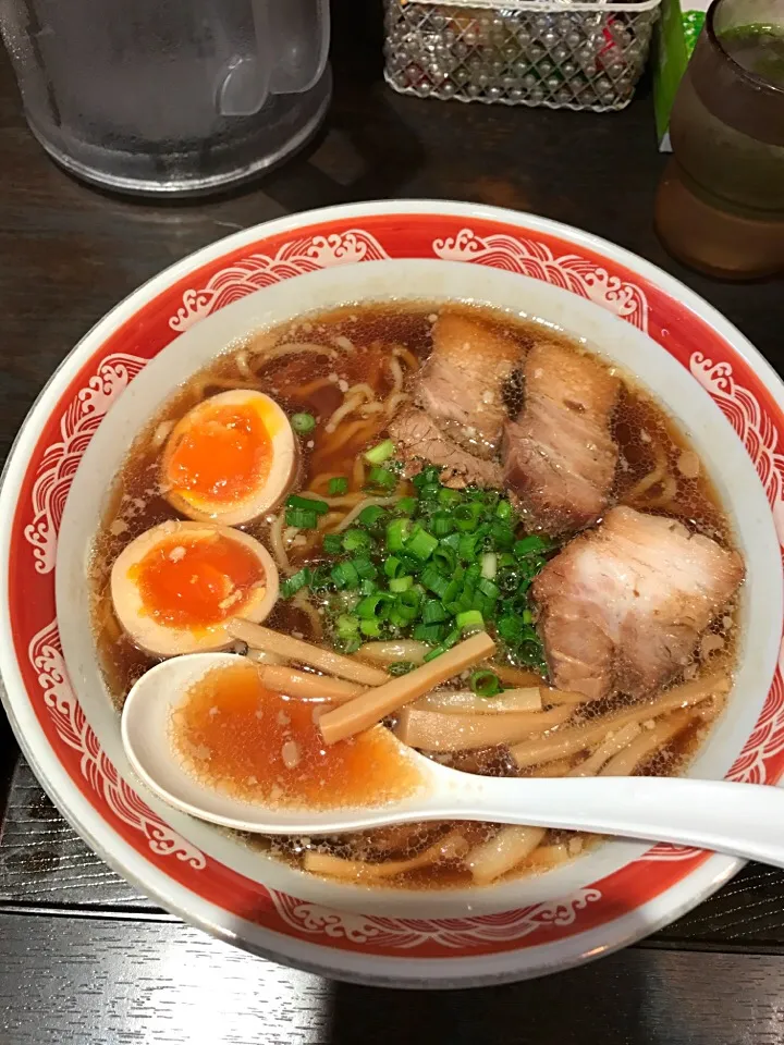 Snapdishの料理写真:久々に大塚の、「麺一筋」で尾道ラーメン！！！
水道橋のお店でサービス券をもらっていたので「魂の味玉」無料でトッピング(^O^)|shinozakiさん