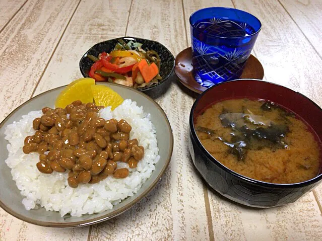 今日の男飯(⌒-⌒; )納豆and味噌汁and蒸し野菜残り物╰(*´︶`*)╯♡|ひーちゃんさん