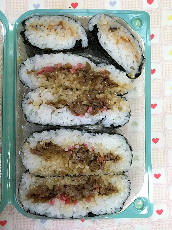 9月24日
息子弁当
久しぶりのおにぎらず
具は牛肉しぐれ煮
梅干し|オリーブさん