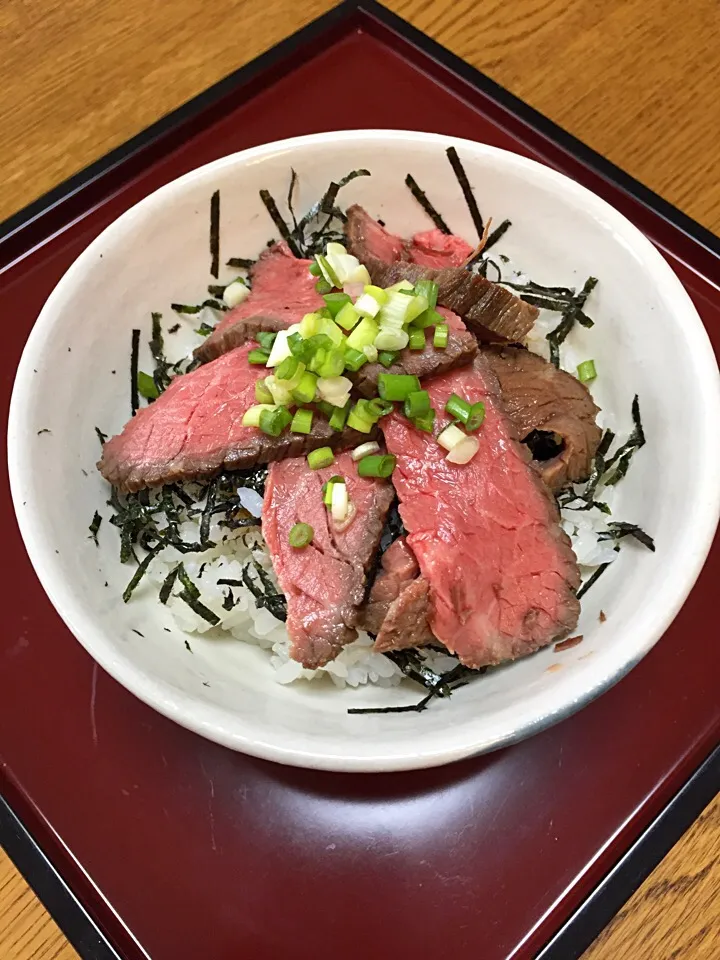 お茶碗でローストビーフ小丼|ミッキーさん