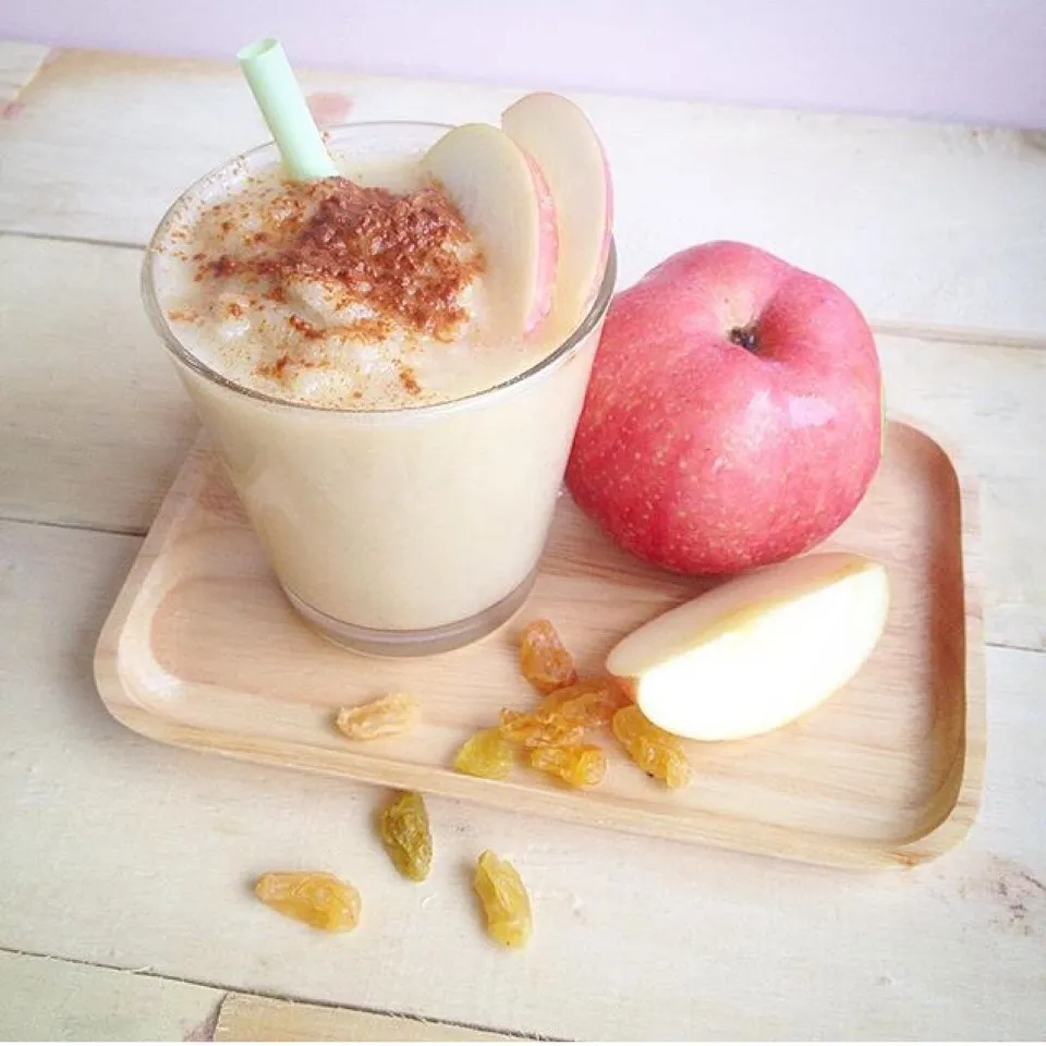 Apple Cinnamon and Raisins Smoothie|happyhungryhoursさん