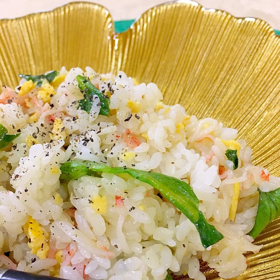 Snapdishの料理写真:何ちゃってカニ レタス炒飯😉|Seikoさん