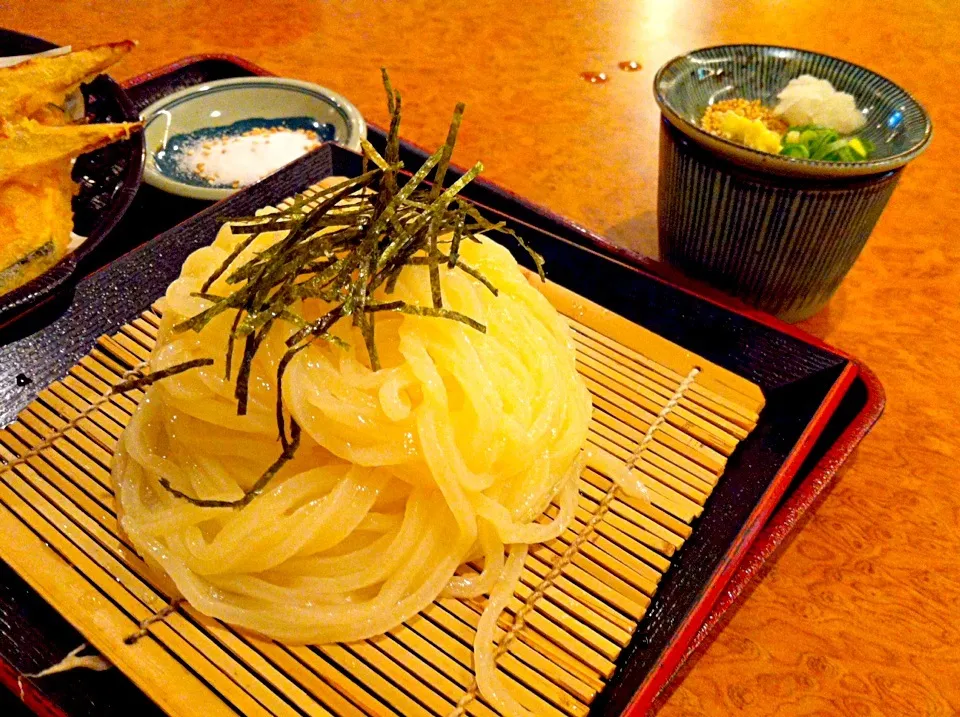 Snapdishの料理写真:冷烏冬 うどん屋 
Cold Udon 🍤|Lone Pineさん