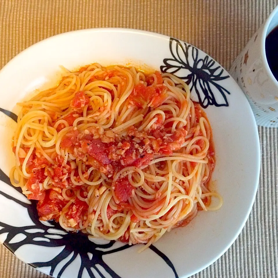 ツナとニンニクのトマトソースパスタ|jcookingさん