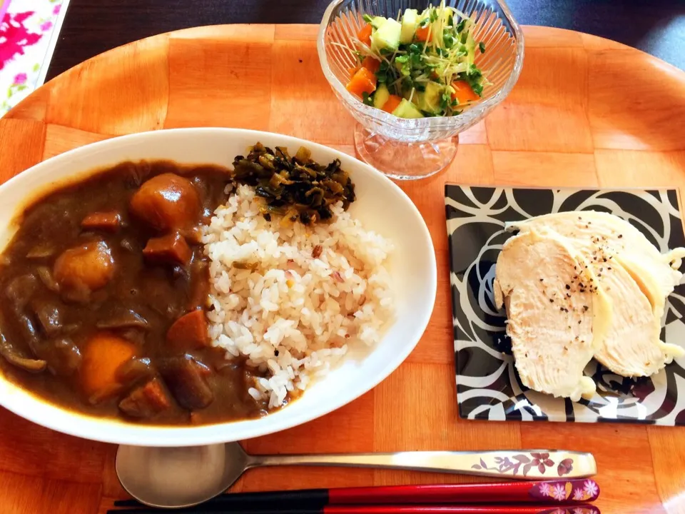 ゴロッとじゃがいもカレー
チョップドサラダ
自家製鶏ハム|あおいさん