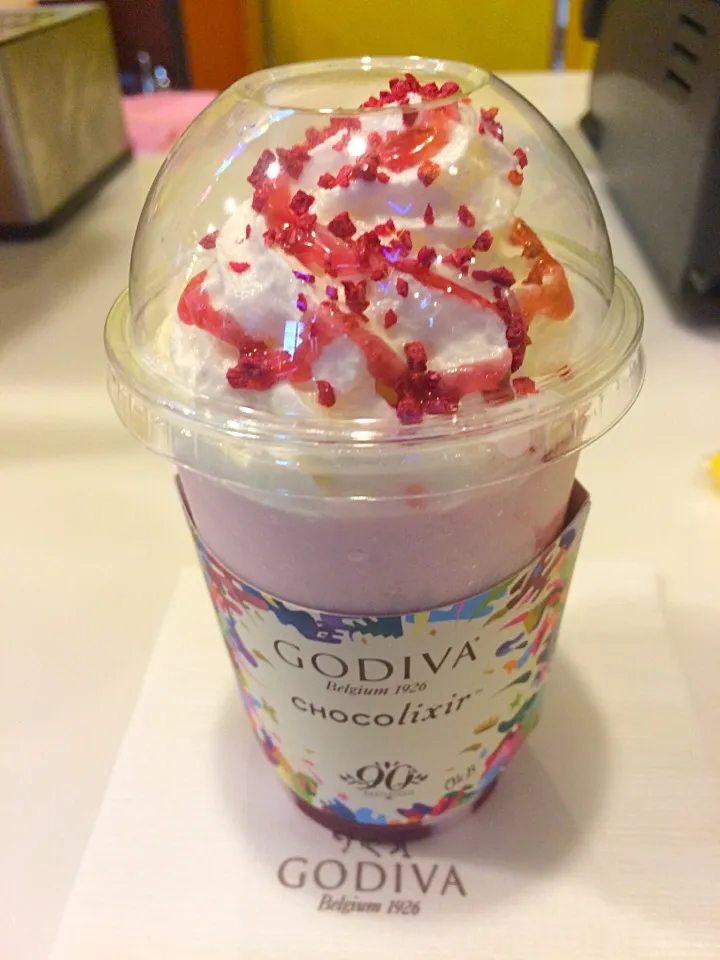 GODIVA 90周年限定 ショコリキサー ホワイトチョコレート ラズベリー＆ローズ@ที่ญี่ปุ่น โรงหนัง イオンシネマ|akiさん