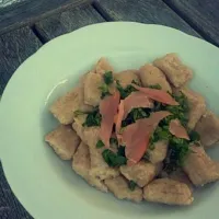 Homemade cottage cheese gnocchi with spinach and salmon|Patricijaさん