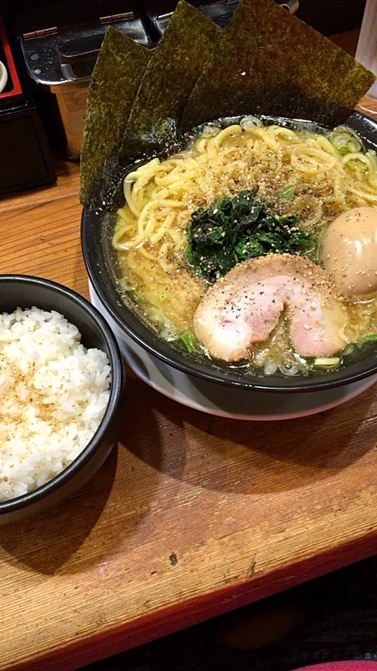 Snapdishの料理写真:翌日胸焼け必至の〆🍜横浜家系ラーメン『太田家』|Minor.SSKさん