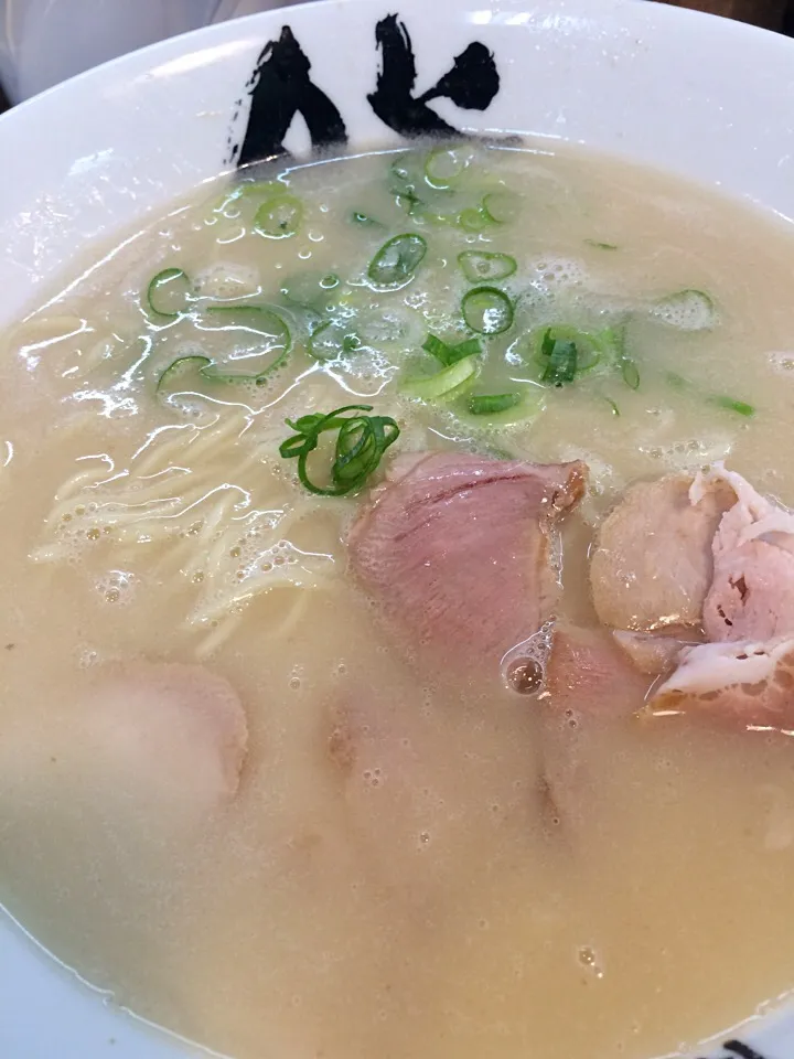 Snapdishの料理写真:とんこつラーメン|agnes2001さん