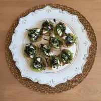 Snapdishの料理写真:Brushetta w/green heirloom tomatoes fresh mozzarella basil on French baquette w/balsamic glaze|Angelaさん