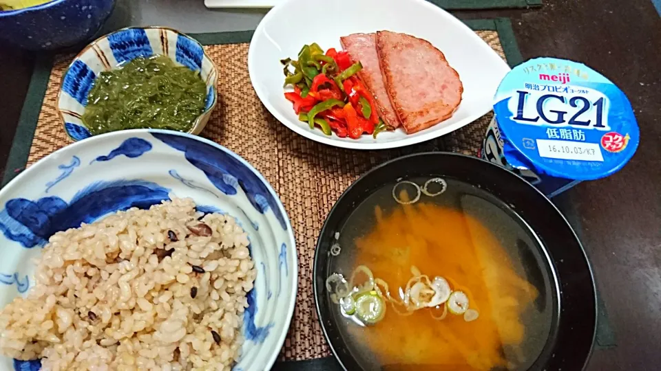 ハム&めかぶ&もやしの味噌汁|まぐろさん