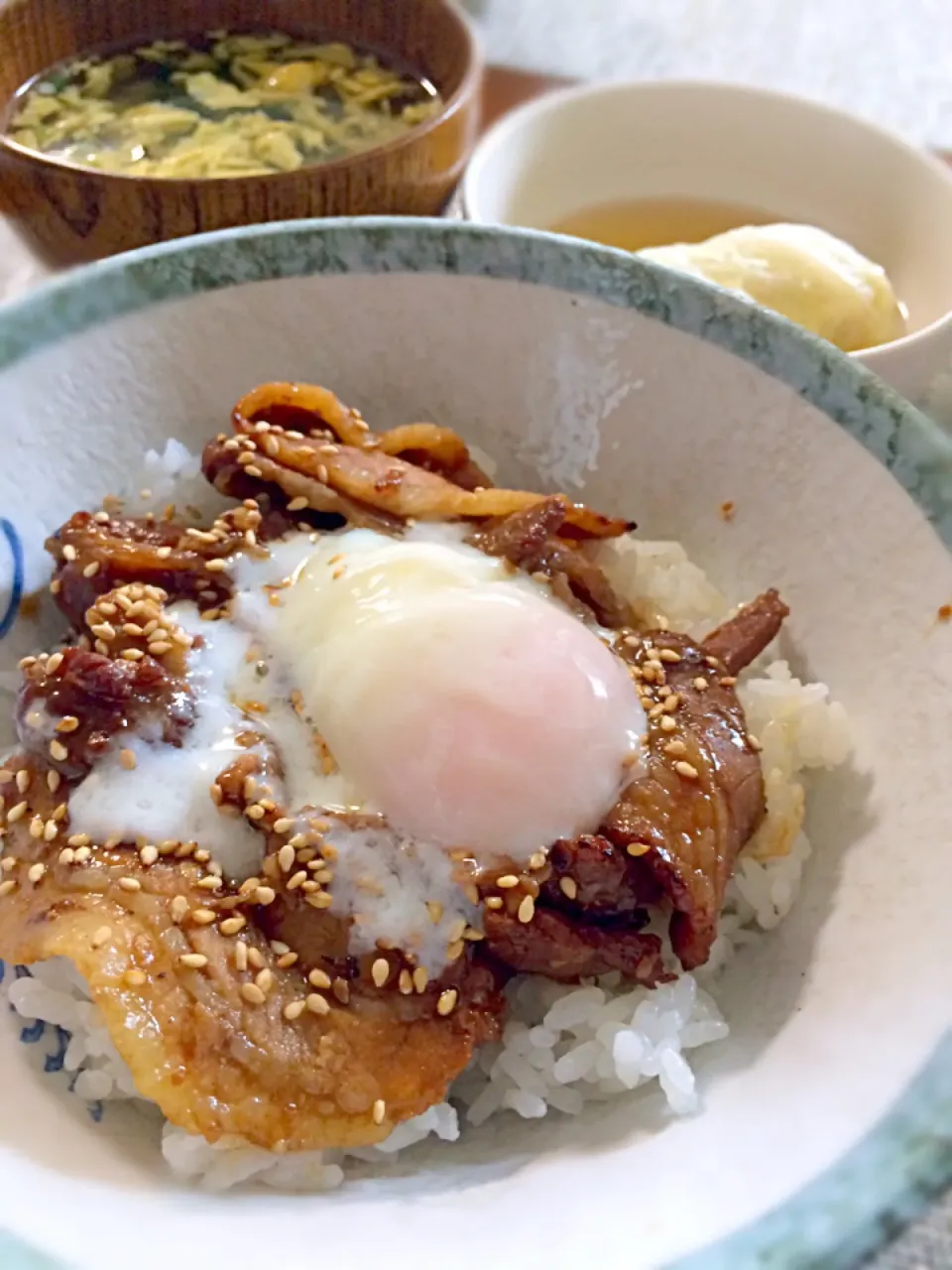 温玉のせ豚丼|うみんちゅさん