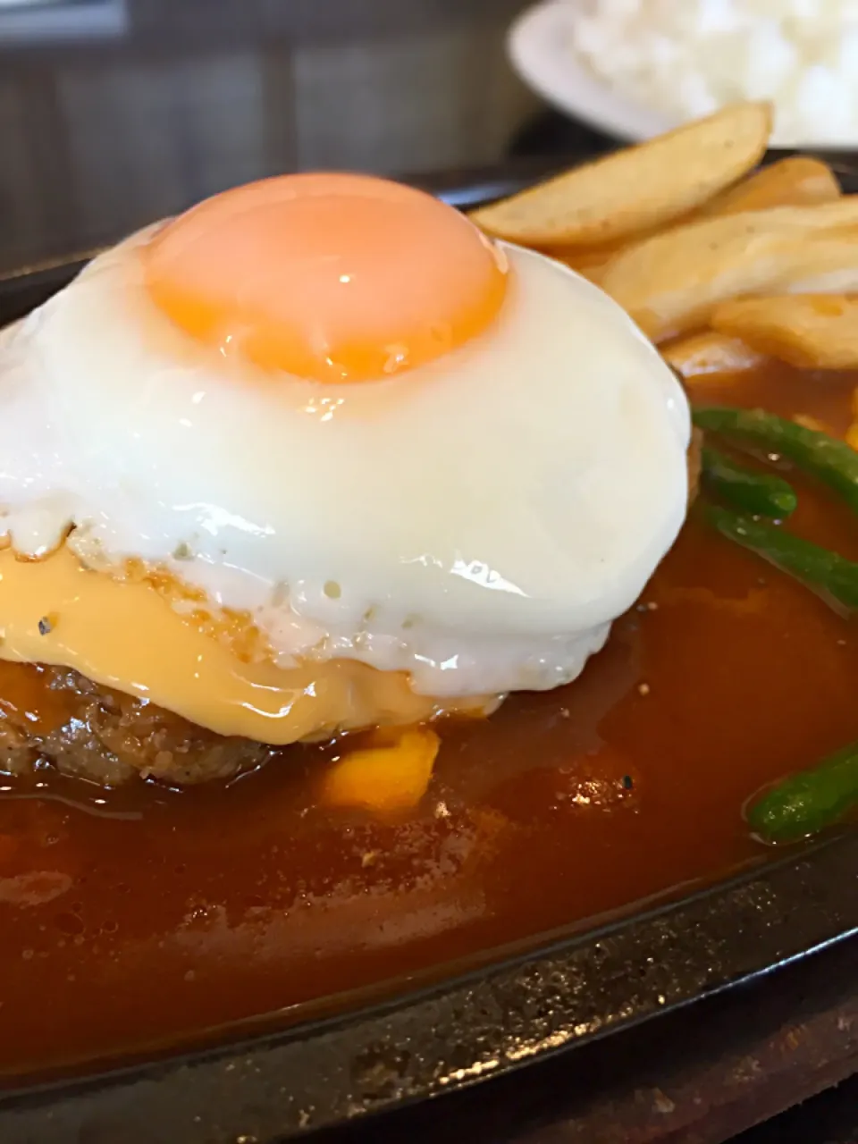 Snapdishの料理写真:ハンバーグ チーズ＋目玉焼きＷトッピング|Takaki Sasakiさん