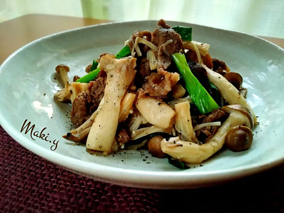 牛肉ときのこのバター炒め🍄|真希さん