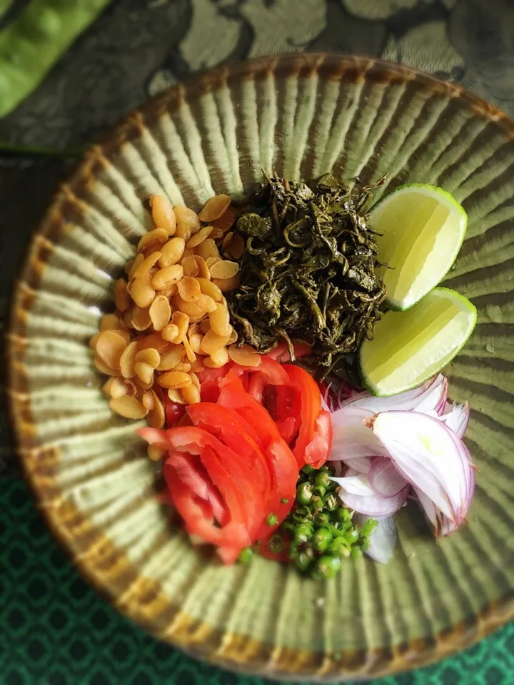 Tea leaf Salad Burmese food name Lahpetthoke|jirawanさん