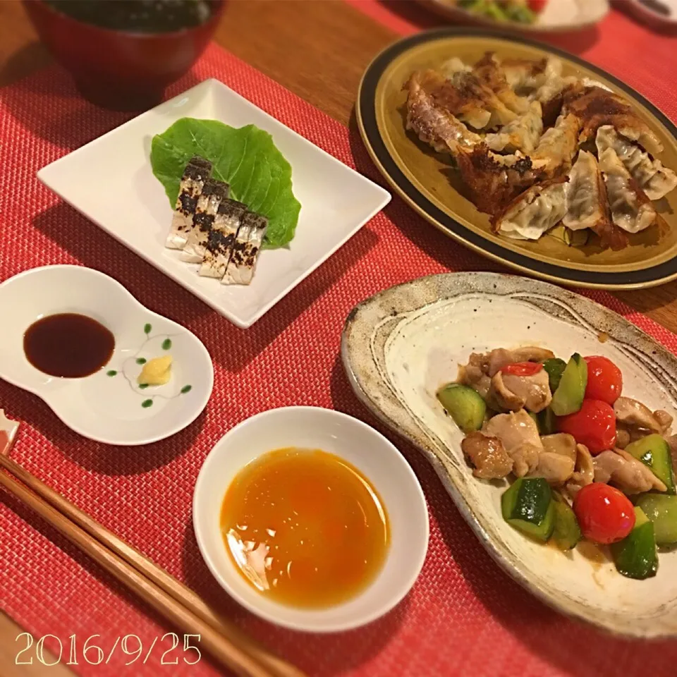 Snapdishの料理写真:鶏もも肉ときゅうりの甘酢炒め
餃子
あぶりしめさば
春雨スープ|𓇼 Ⓢ Ⓗ Ⓘ Ⓝ Ⓞ Ⓑ Ⓤ 𓇼さん