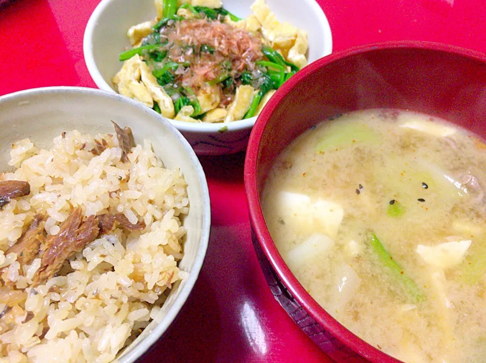 Snapdishの料理写真:さんまご飯、豚汁、ほうれん草のおひたし|まぁさん