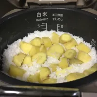 Snapdishの料理写真:さつまいもご飯🍠|悠里さん