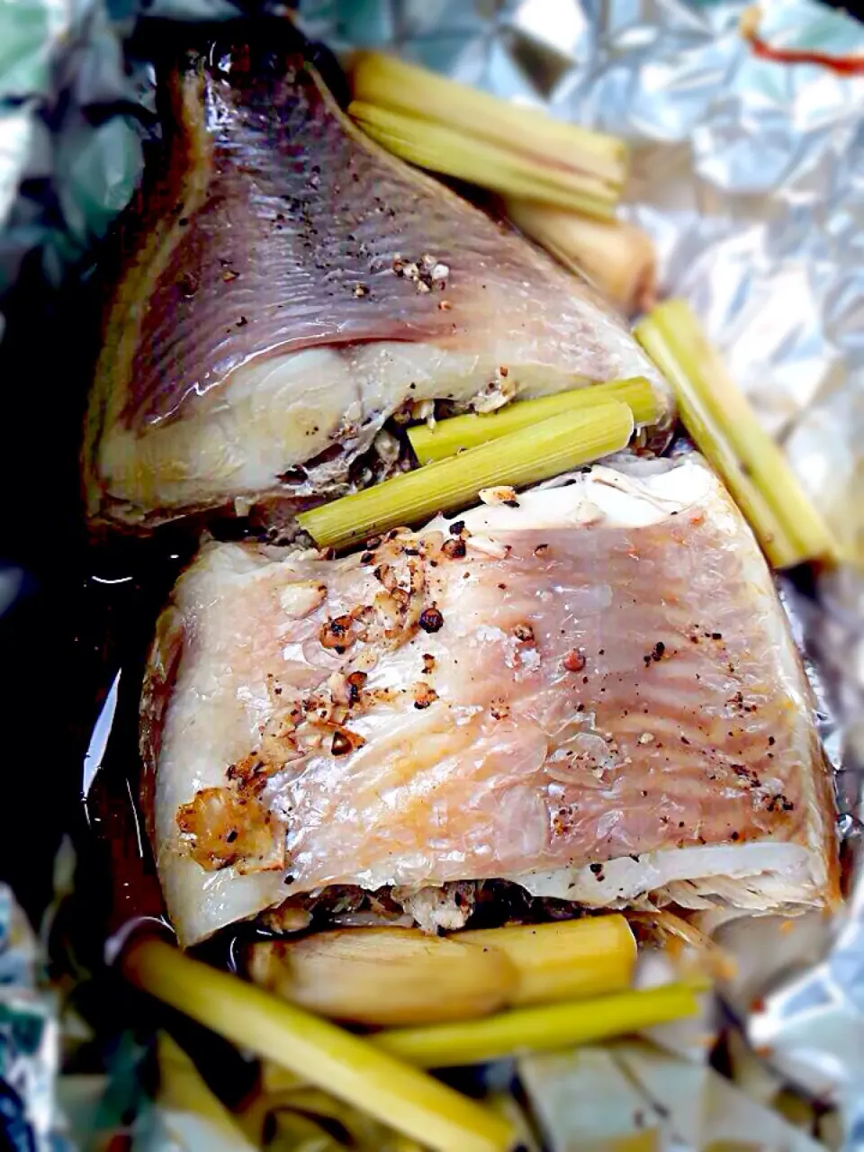 Baked fish with herbs 🐟🌱🌶🇹🇭|🍃aeyafternoon🌾さん