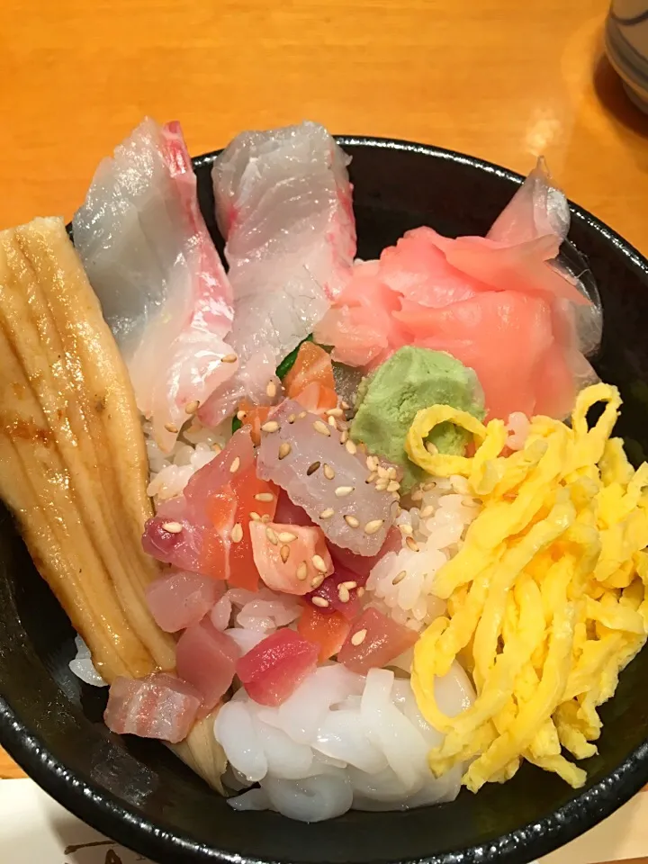 Snapdishの料理写真:海鮮丼
松山空港 すし処|Makiko  Yoshimuraさん