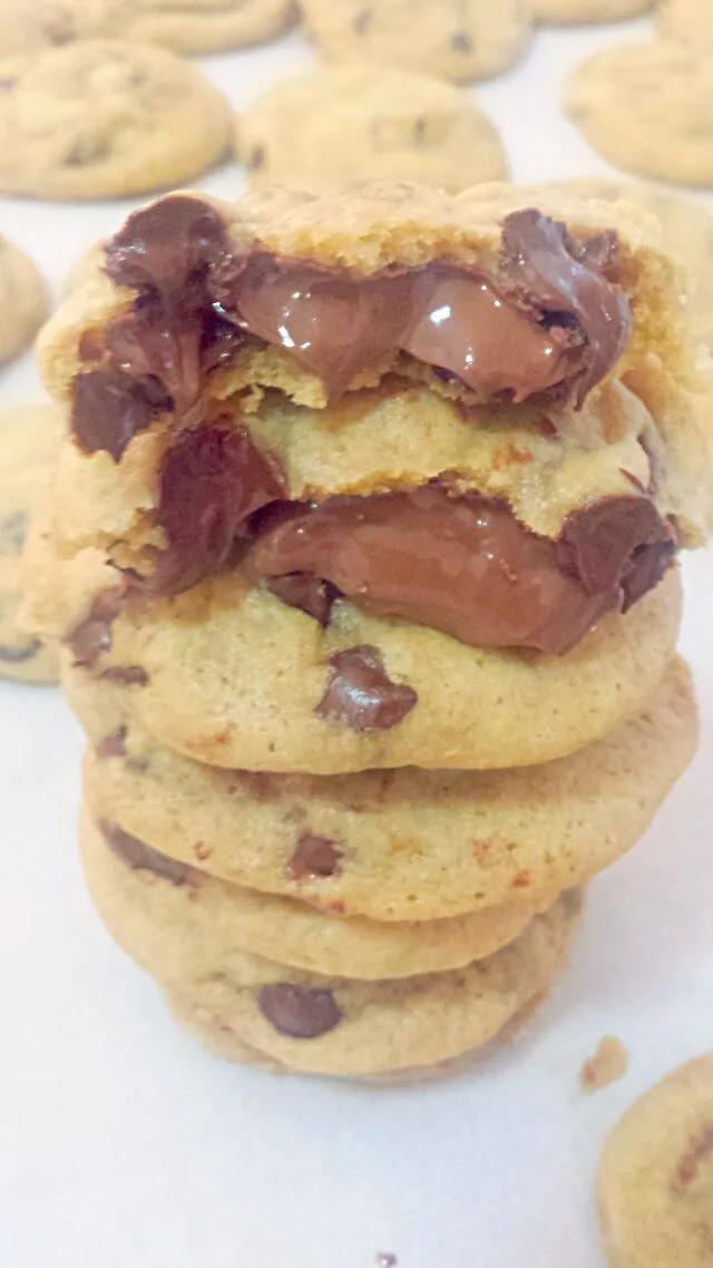 Nutella stuffed chocolate chip cookies|Sofie's Kitchenさん