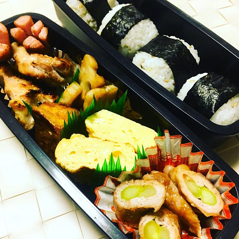 Snapdishの料理写真:息子お弁当 鶏モモの塩麹漬け焼き、アスパラの豚肉巻き、蓮根と厚揚げのヨシダソース炒め、だし巻き卵、ウィンナー|keitakumamaさん