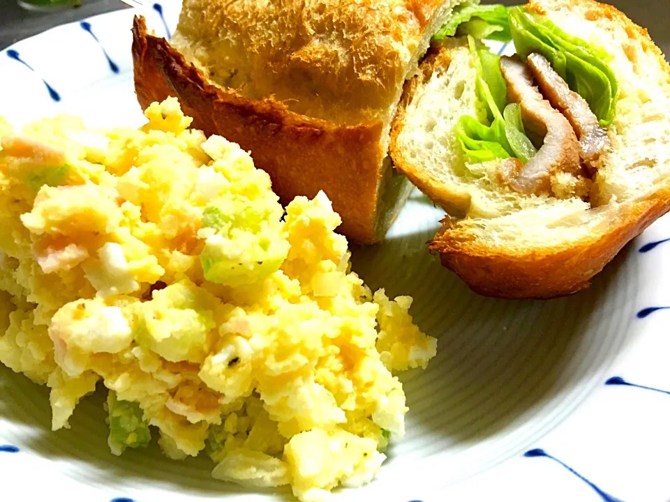 Snapdishの料理写真:生姜焼きサンドとポテトサラダ|Hiromi Miyauchiさん