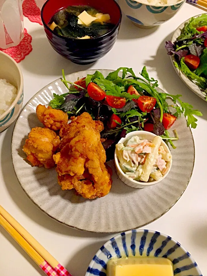 唐揚げ・マカロニサラダ・玉子豆腐・お味噌汁|ちいこさん