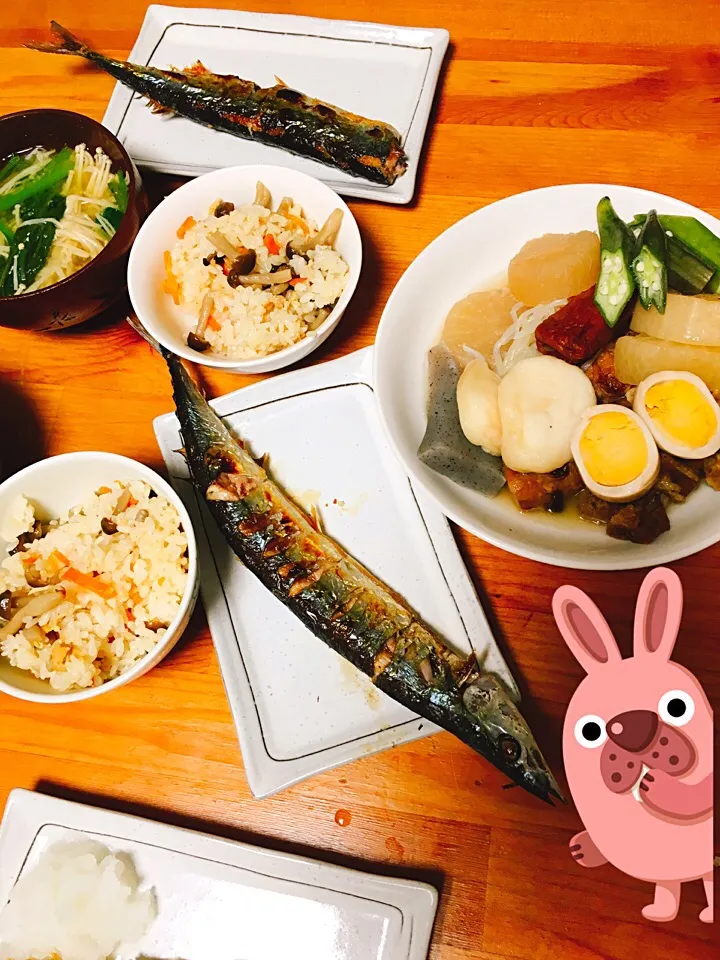 Snapdishの料理写真:秋刀魚。炊き込みご飯(๑˃̵ᴗ˂̵)و ̑̑
昨日のおでんの残り。味噌汁|るりさん