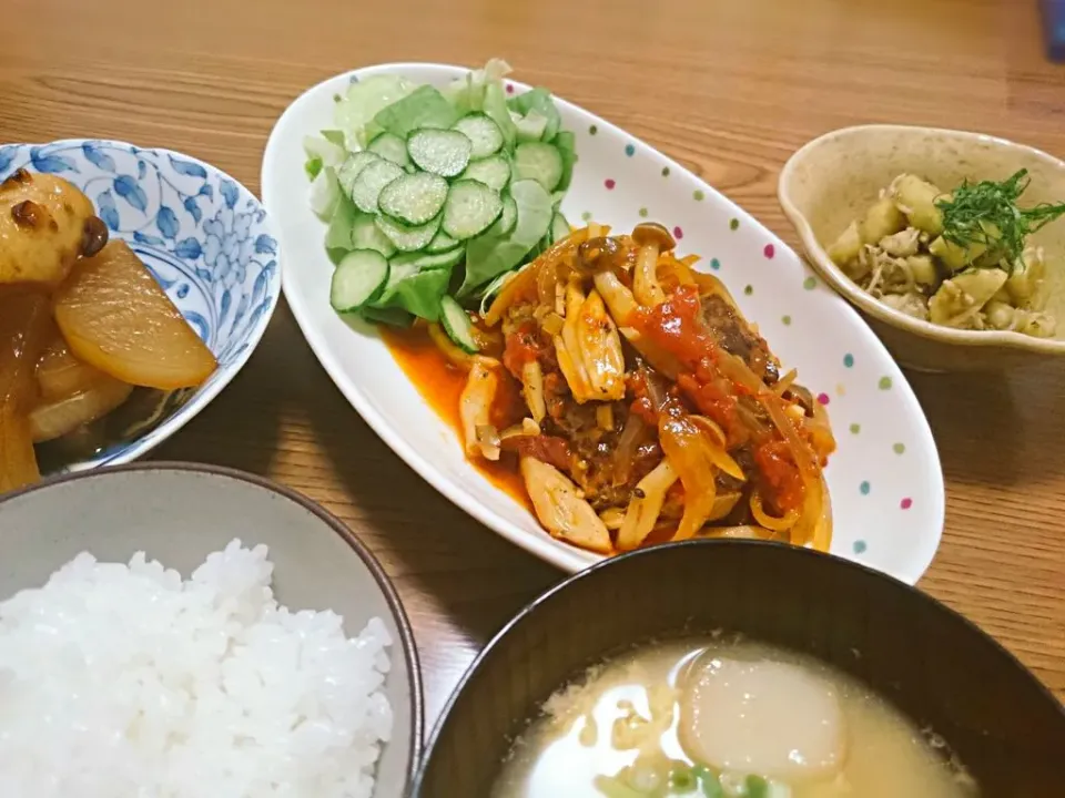 ・煮込みハンバーグ
・茄子としらすの梅かつお和え
・大根と竹輪の煮物
・卵と麸の味噌汁|ようかんさん