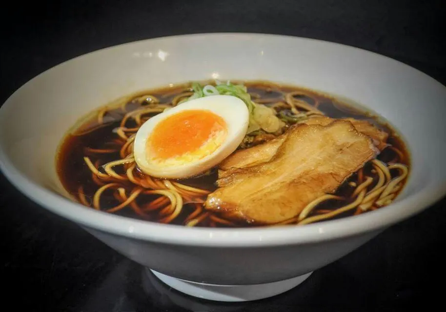 we have a special ramen for us....:-) :-) :-)
      SHOYU.     RAMEN....

especially made with a special soy sauce....
accompanied with combination of chicken
a|lynnさん