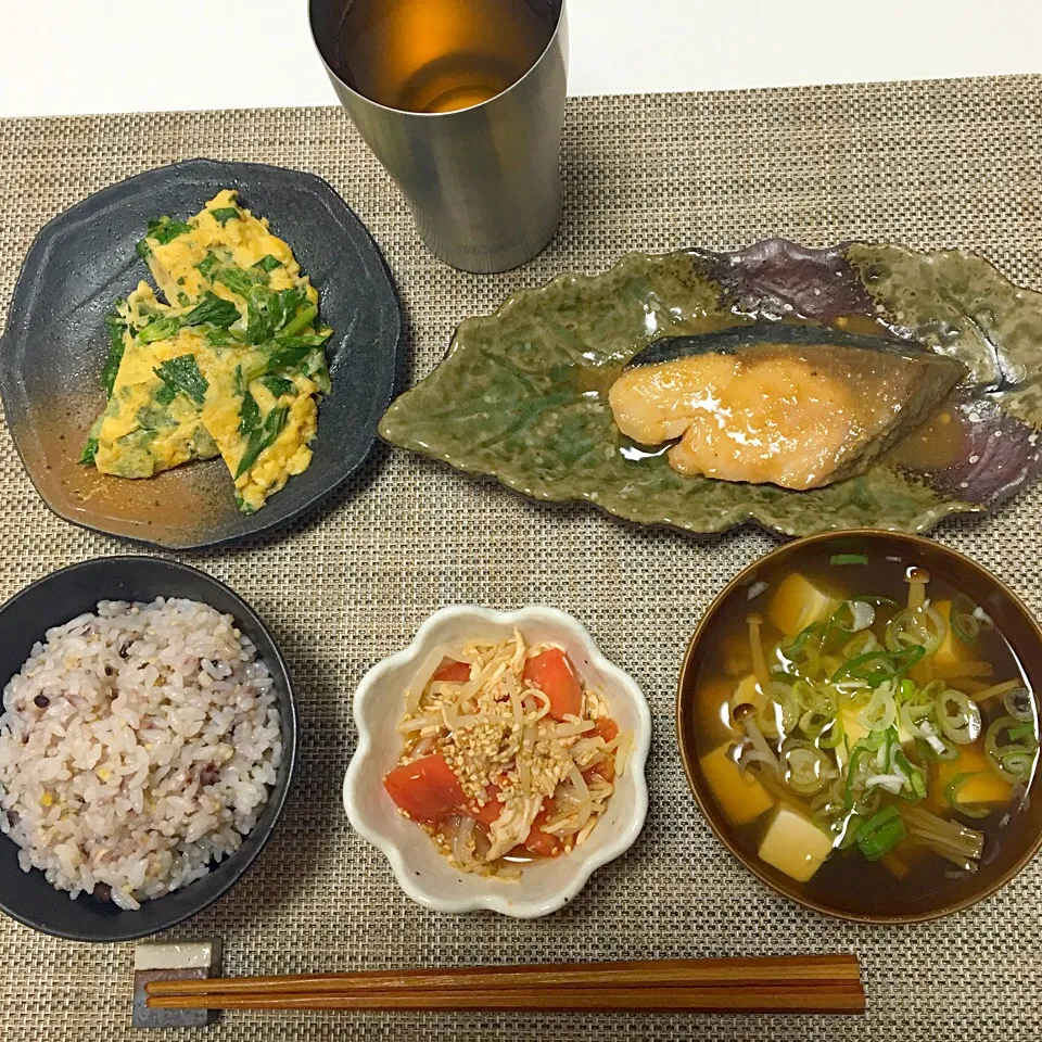 ♯ぶりの西京焼き ♯セロリの葉のたまご焼き ♯もやし×トマト×ささみの青じそドレ和え ♯豆腐とえのきのおつゆ ♯十八穀米|なほぴさん