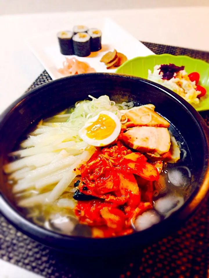 Snapdishの料理写真:今日の晩御飯/韓国冷麺＆里芋サラダ＆穴子キンパ(いぶりがっこ・ガリ)|BabyRIKAさん