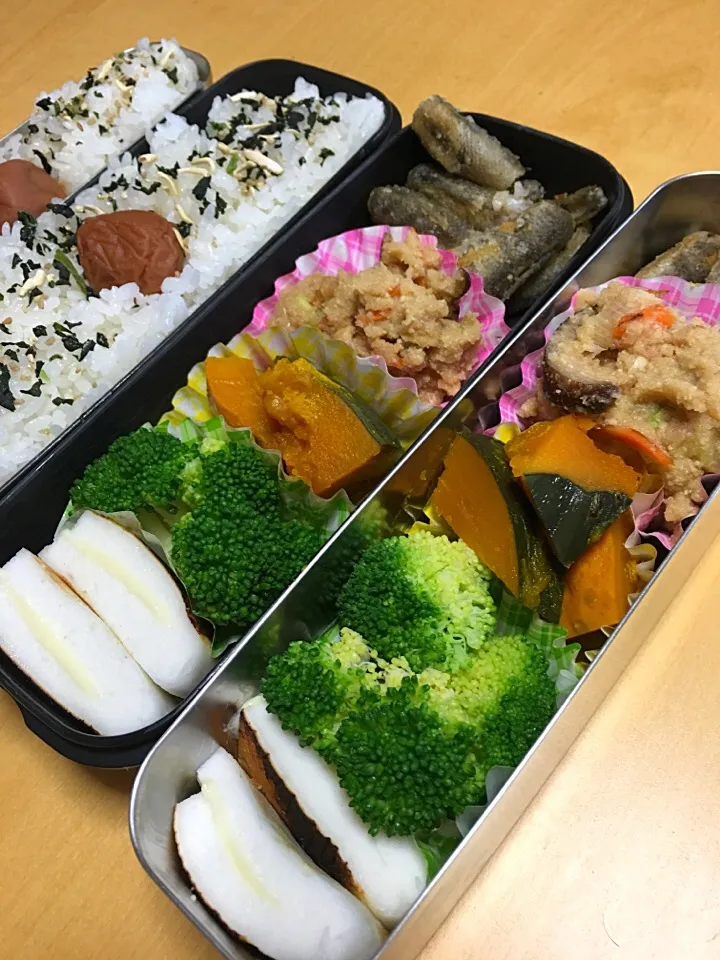 メヒカリ唐揚げ かぼちゃ煮 おから ブロッコリー はんぺんチーズ焼き弁当。|Kumiko Kimuraさん