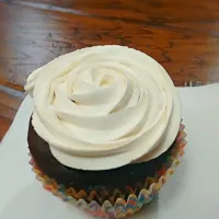 Brownie Style Cupcake with Vainilla Rose|MI Café Santa Úrsulaさん