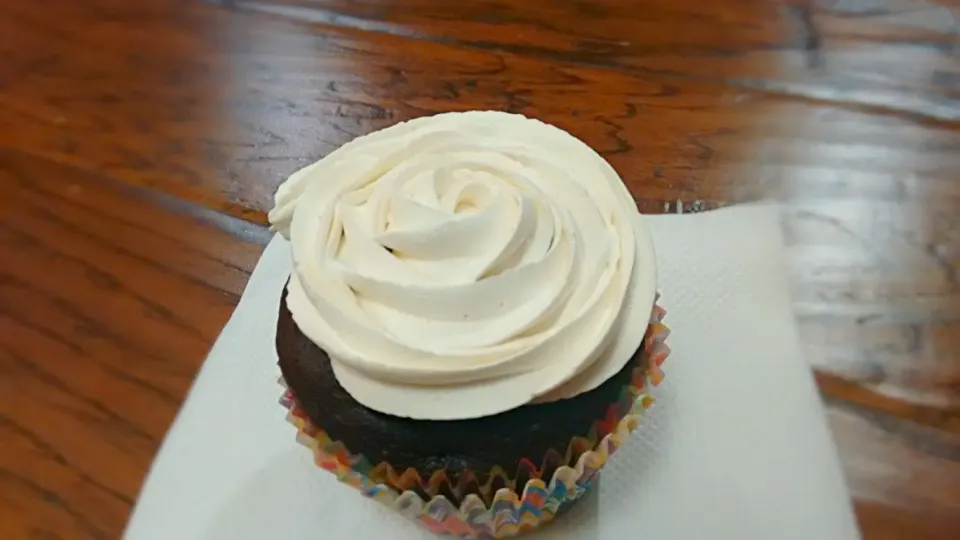 Brownie Style Cupcake with Vainilla Rose|MI Café Santa Úrsulaさん