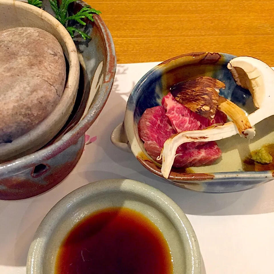 Snapdishの料理写真:松茸と牛肉の岩石焼き✨|Seikoさん